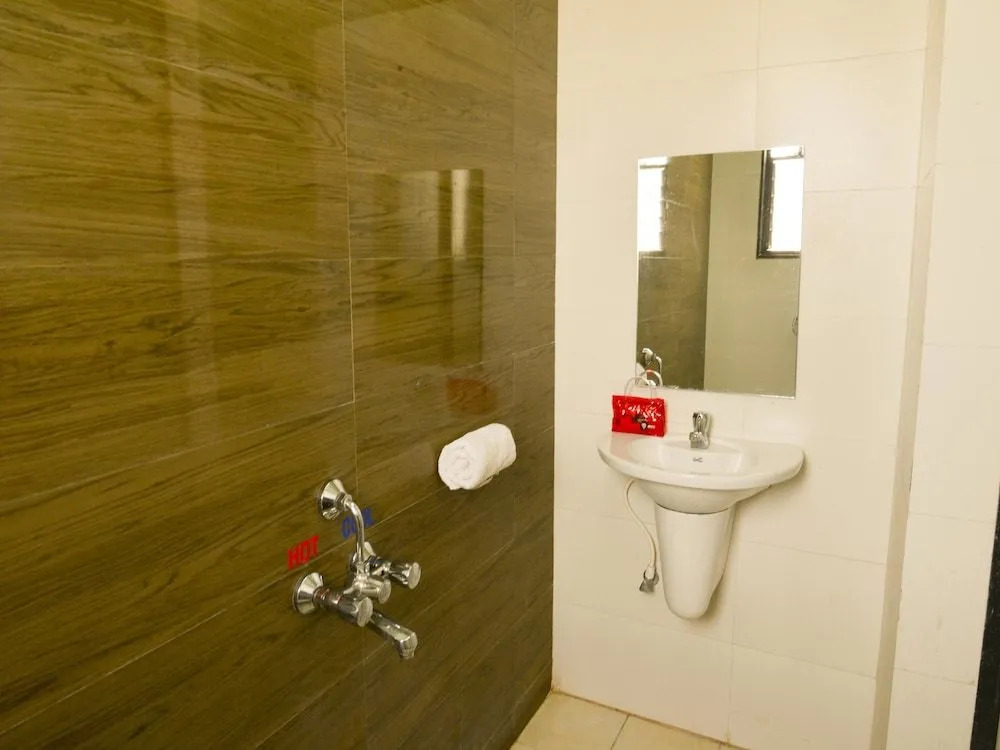OYO 4437 Hotel Sai Sakha