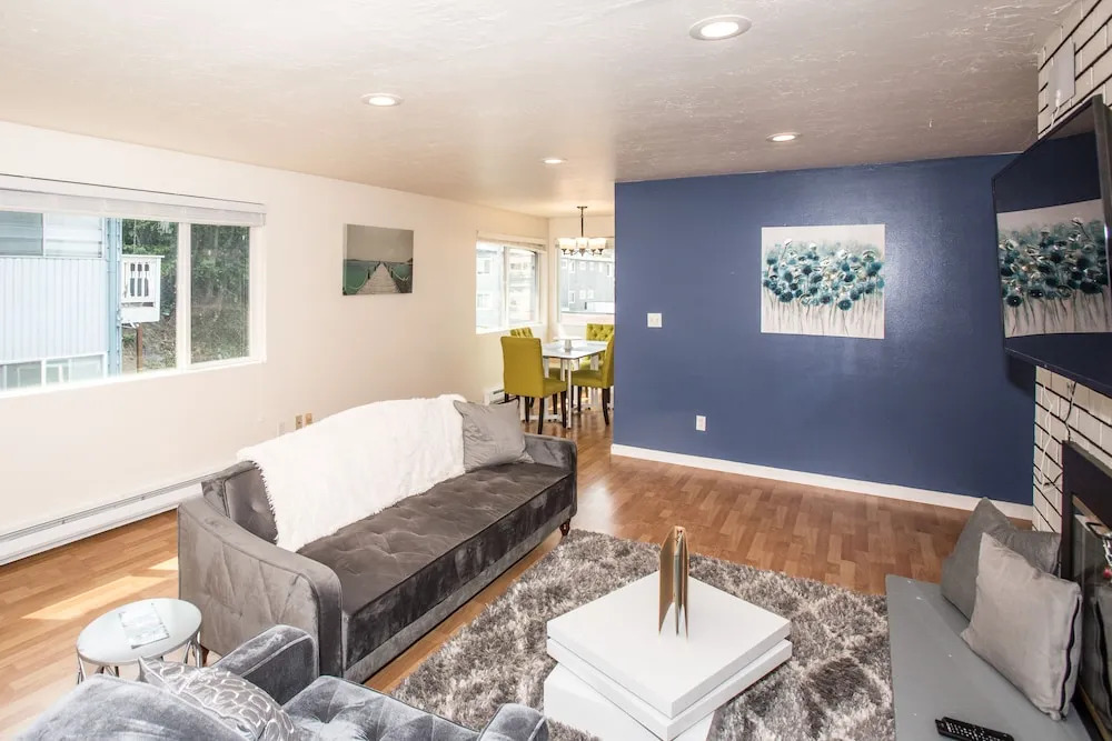 Crockett Rocket - Heart of Seattle - Sleeps 12