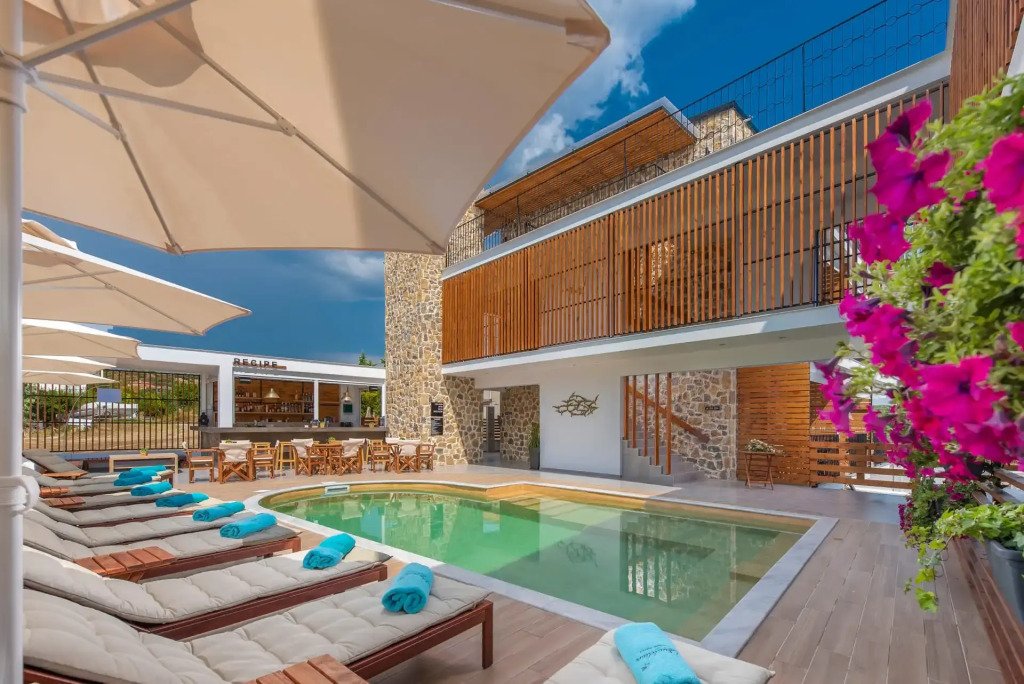 Dandelion Suites