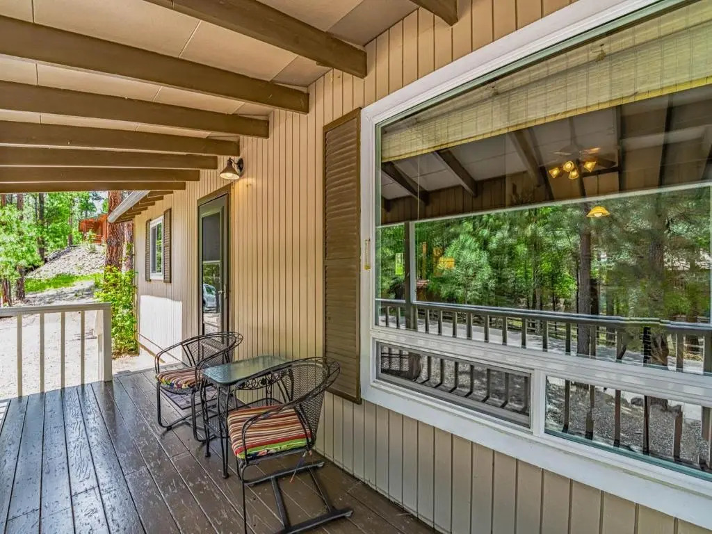 Innjoy, 2 Bedrooms, Pet Friendly, WiFi, Wood Fireplace, Sleeps 4