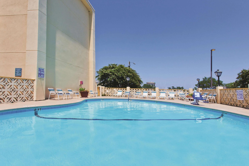 La Quinta Inn & Suites by Wyndham Charleston Riverview