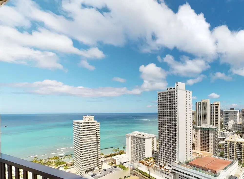 Artsy 32nd Floor Condo with Modern Furnishings & Gorgeous Ocean Views