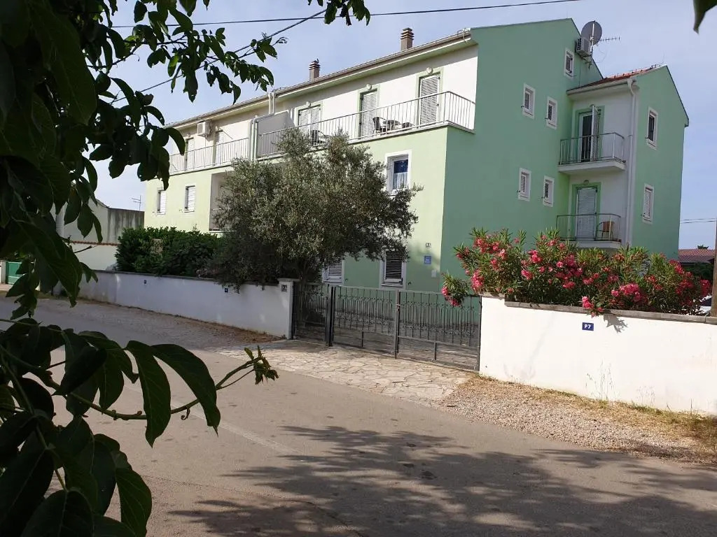 Elisabeth Your Place in the sun 2 Bedrooms Huge Terrace