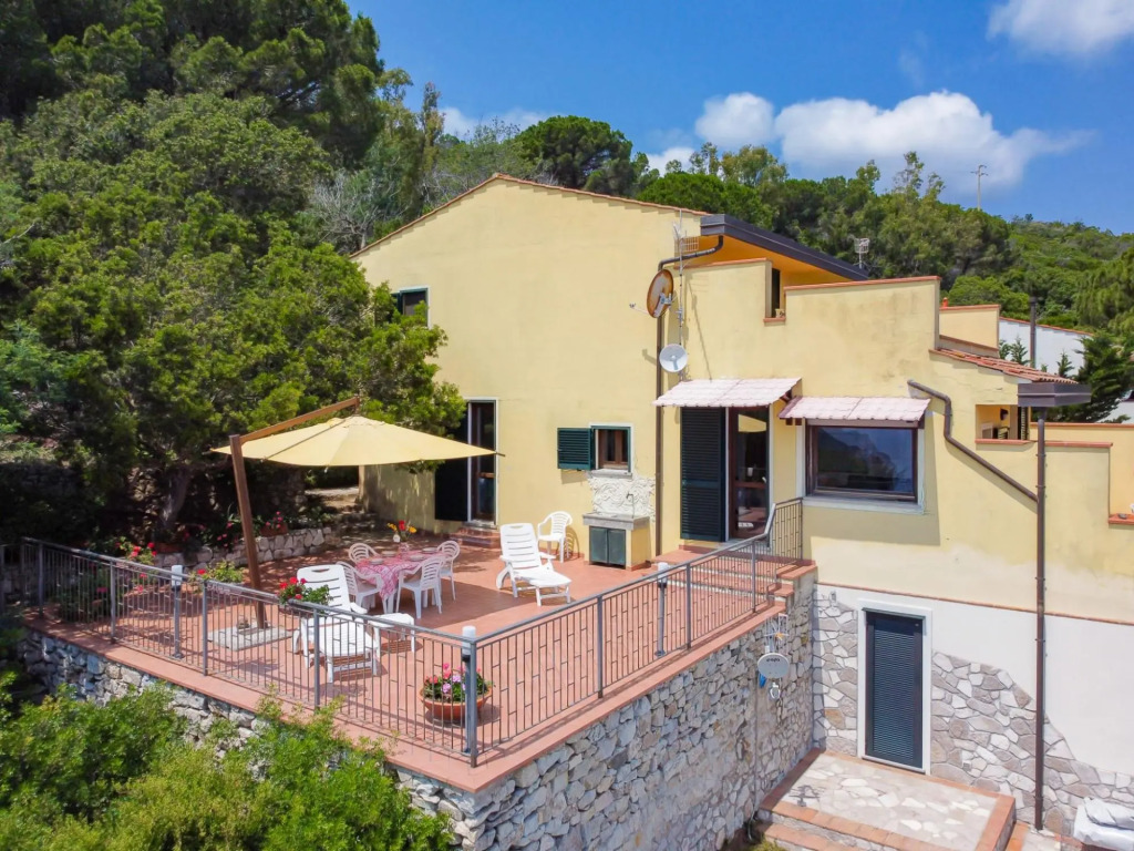 Between dreams and stars, Villa Capo Stella stands majestically on the cliff and is embraced by the-Villa Capo Stella