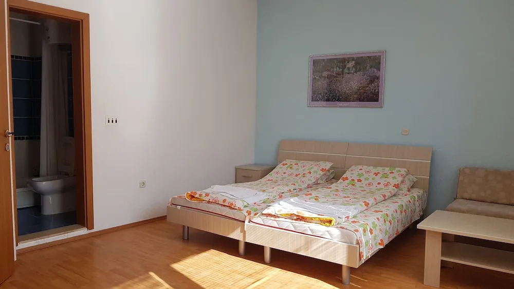 Luccia Apartments-Guesthouse Laguna