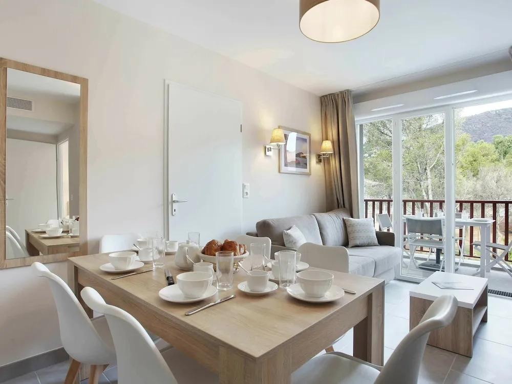 Beautiful apartment with balcony or terrace, near the beach