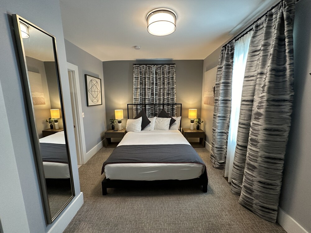 Entire Modern 7 Unit 7 Bath Boutique Inn 7 Bedroom Home