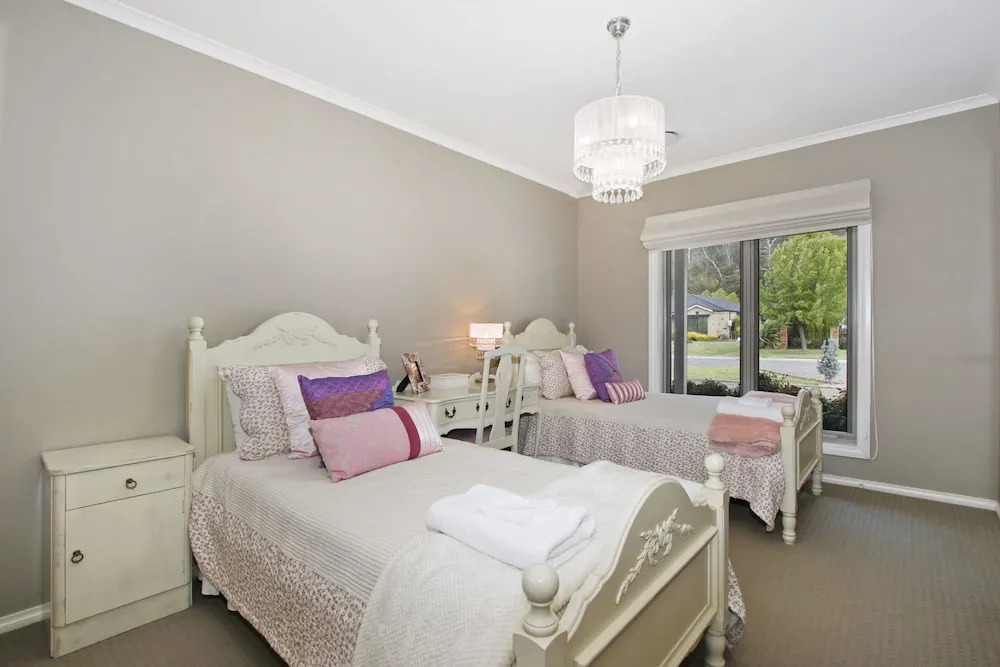 Collins Retreat - 4 Bedroom home with Pool