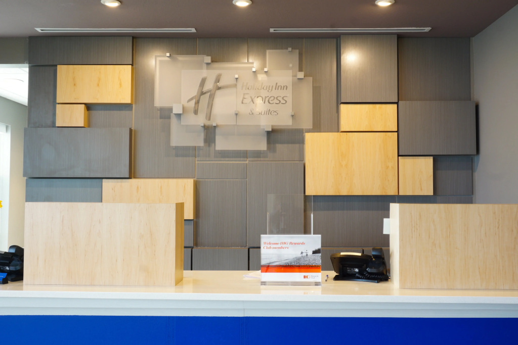 Holiday Inn Express & Suites Omaha - Millard Area by IHG