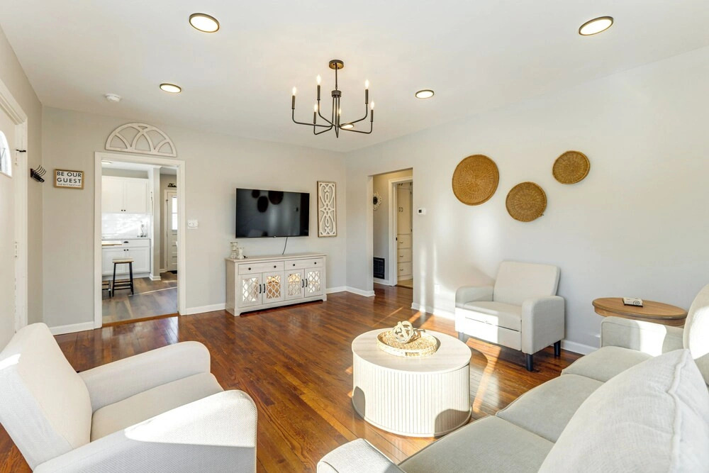 Stay in the Heart of London! Walkable, Modern Home