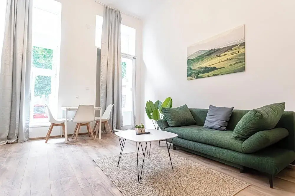 Lovely Apartment Steps from Schonbrunn
