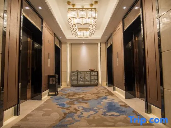 Zhengzhou East Railway Station E-unit  International Hotel