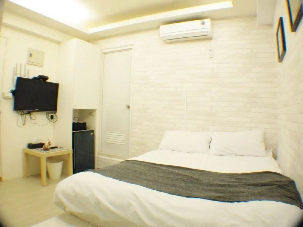 Travelers Little House 2