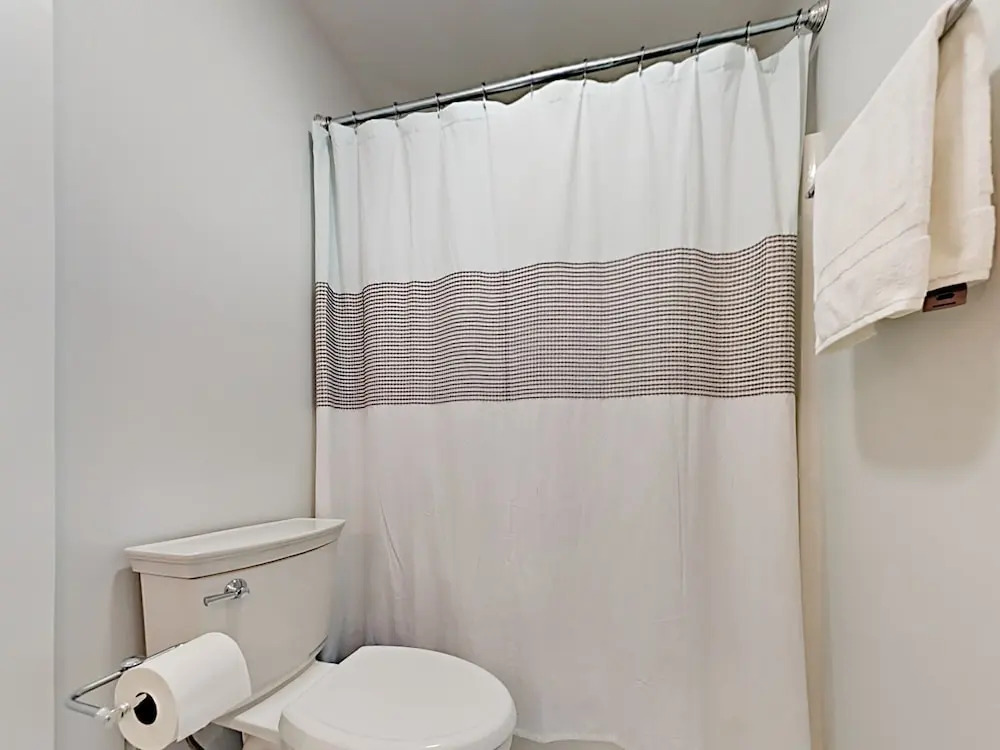 2 Woodlawn Ave House 3 Bedrooms 2 Bathrooms Home