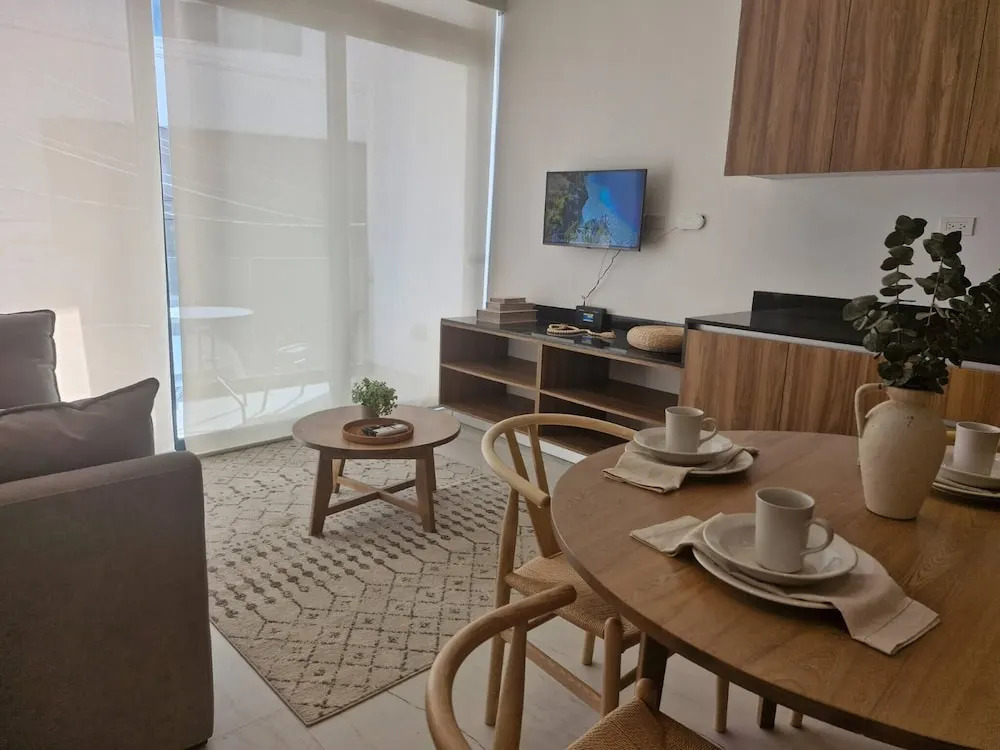 Super Cute Flat on 5th Ave in PdC Steps From Beach