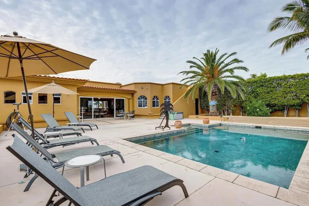 Steps to Sand: Ocean-view Cabo Home w/ Heated Pool