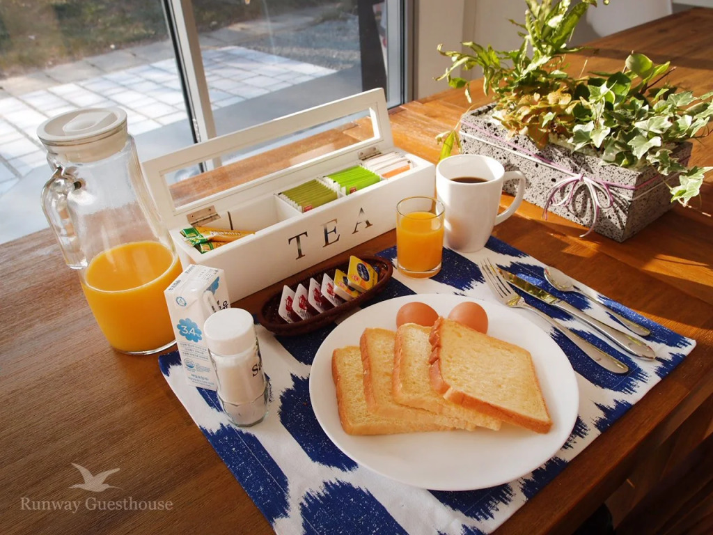 Runway Guesthouse - Hostel