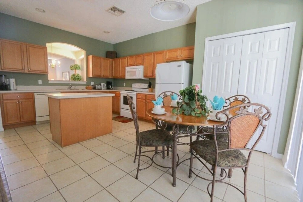 Exclusive 7 Bedroom Pool In Resort Community Condo