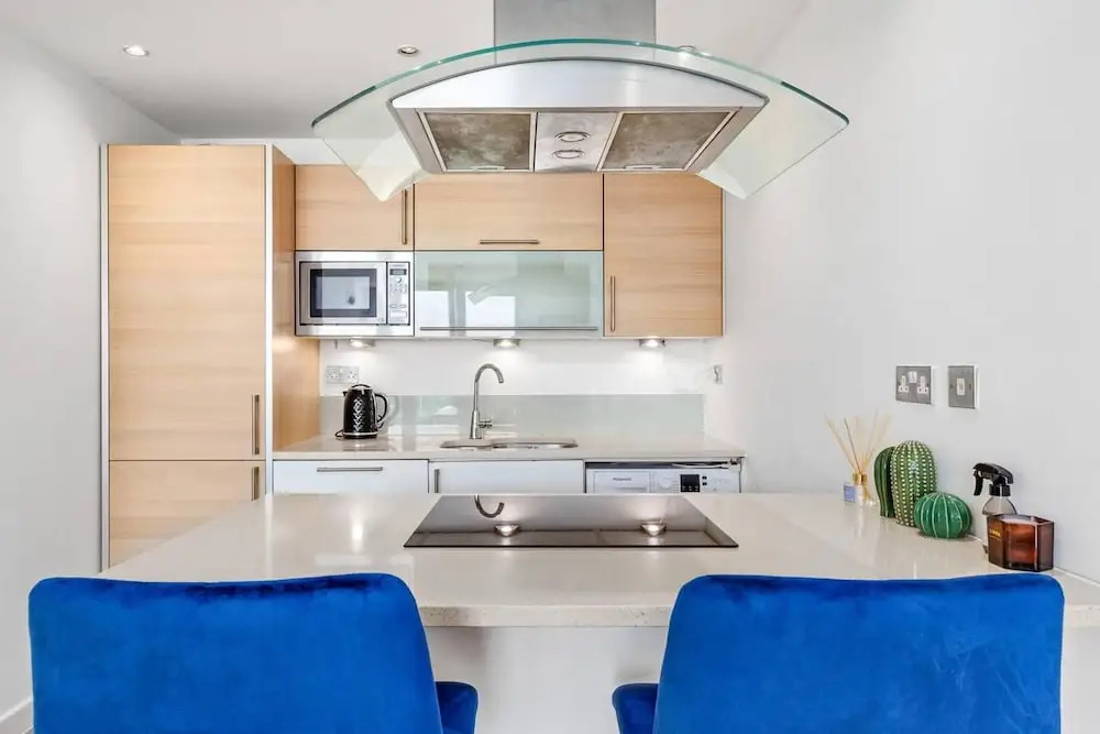 Penthouse 2-bed Apartment in The Heart Of E15