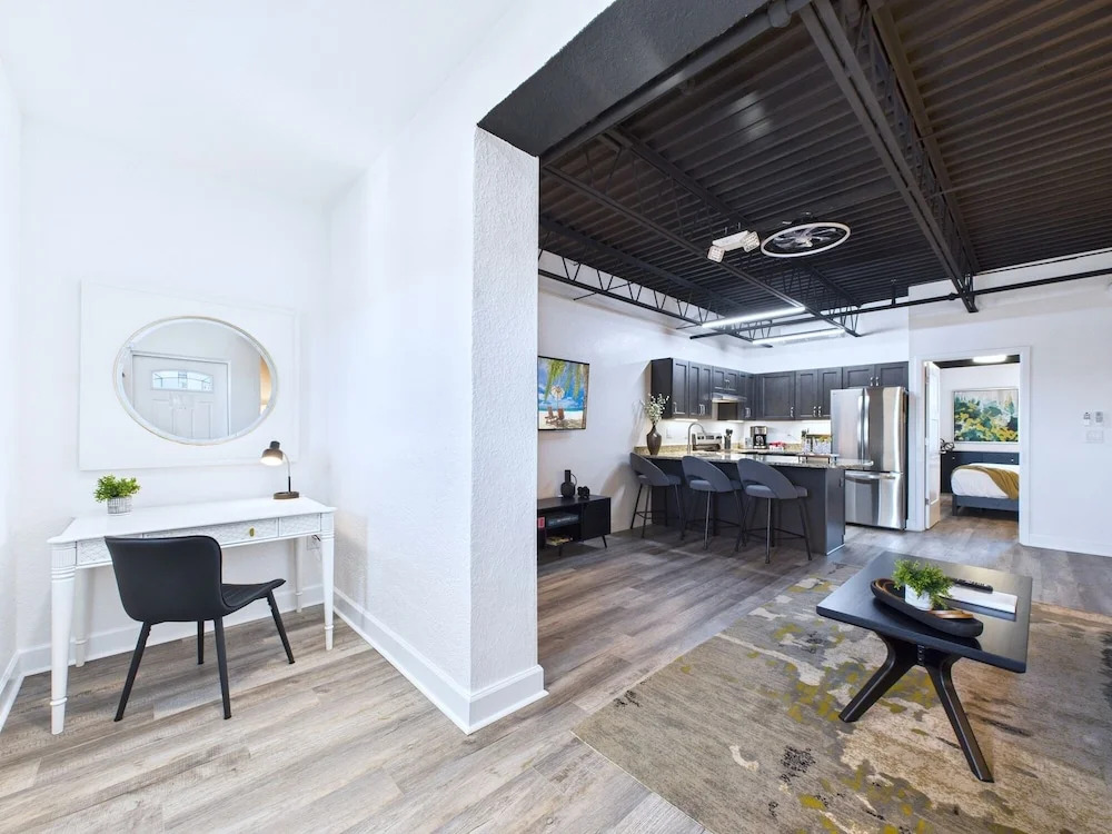 Bright Modern Loft by Port Beaches -unit 206