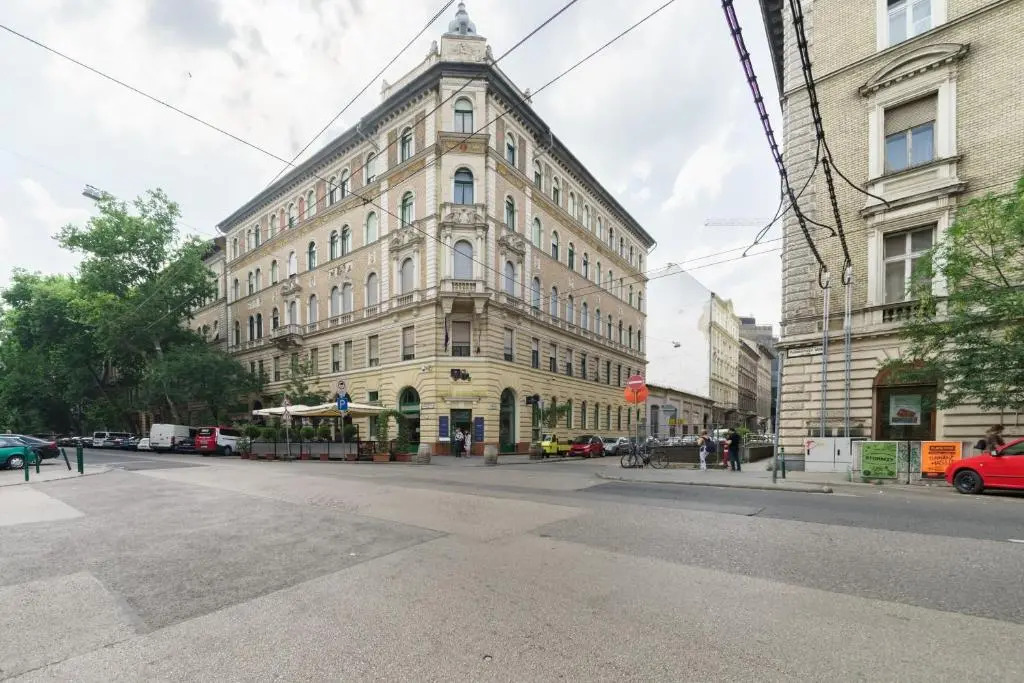 Broadway Residence