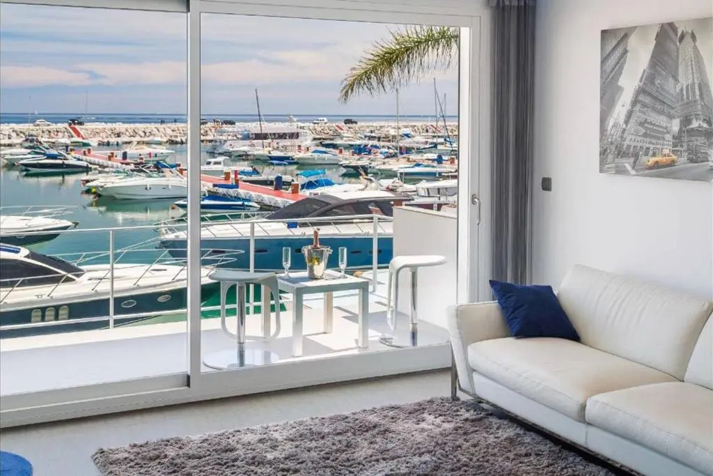 Modern Frontline Puerto Banus Apartment M2