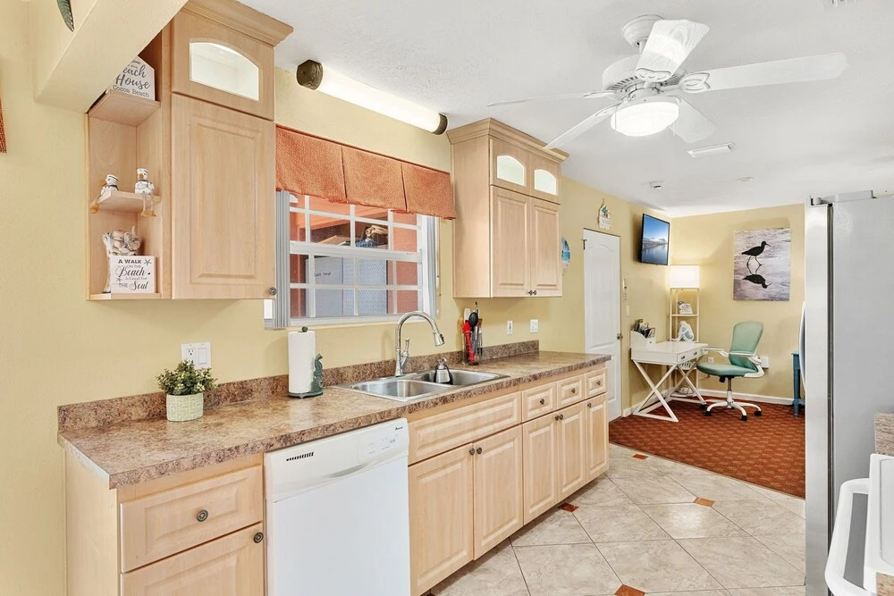 253 Palm Ln