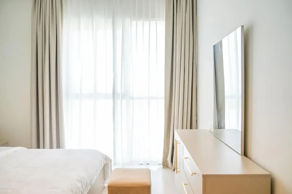 Yogi - Elegant Apartment With Balcony Amidst Vibrant Area