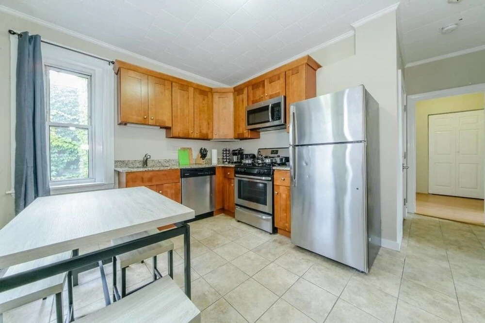 Cozy 3 Bed/1ba Apt in Heart of North End