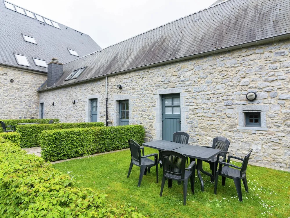 Beautiful Building, With Separate Apartments, Perfect for Family Celebrations