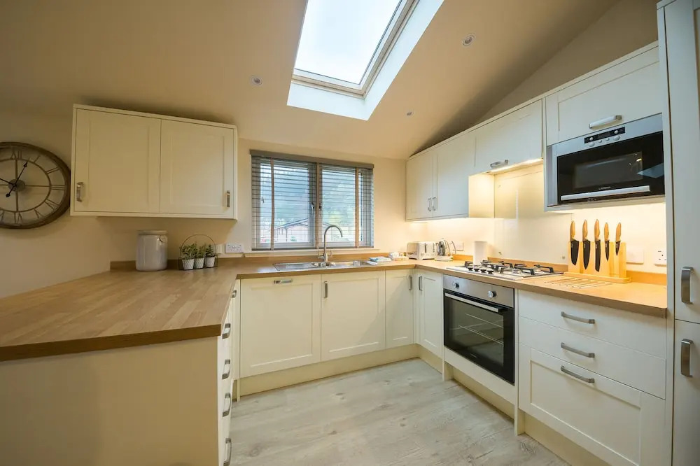 Tay Lodge, Sleep 6, Real log Stove, pet Friendly