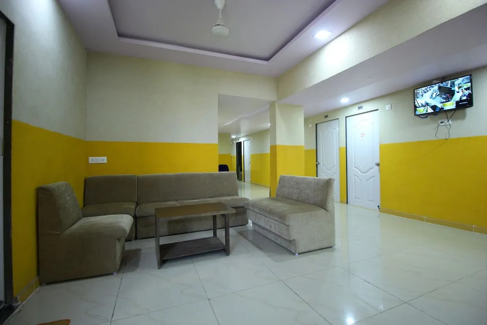 OYO 8692 Hotel Vibrant Regency