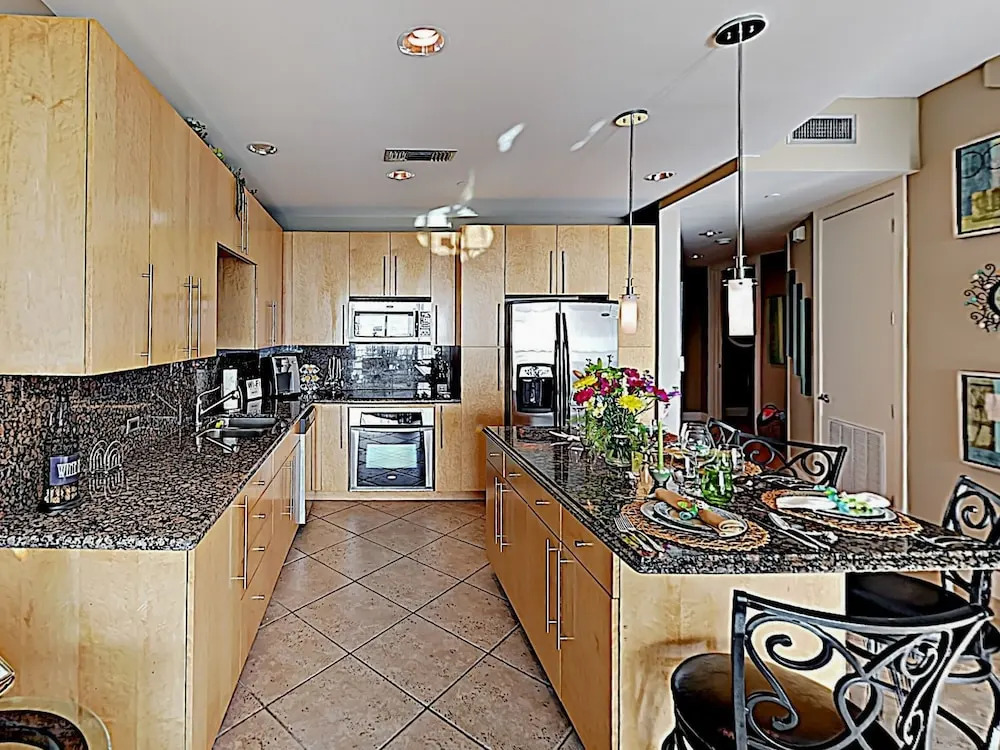 24 Edwards - 2 Br Condo