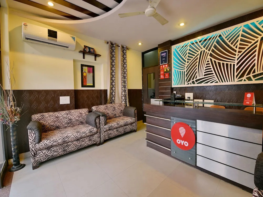 OYO 11754 Hotel Classic 7