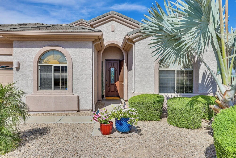 Pool & Putting Green: Goodyear Home on Golf Course