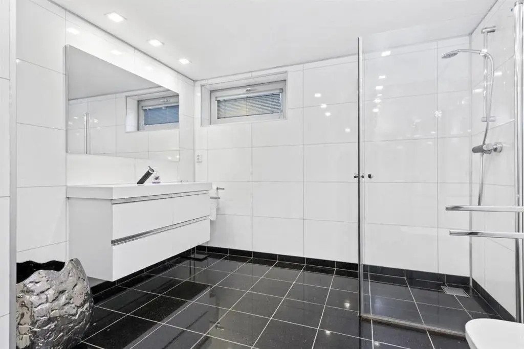 Peak Apartments