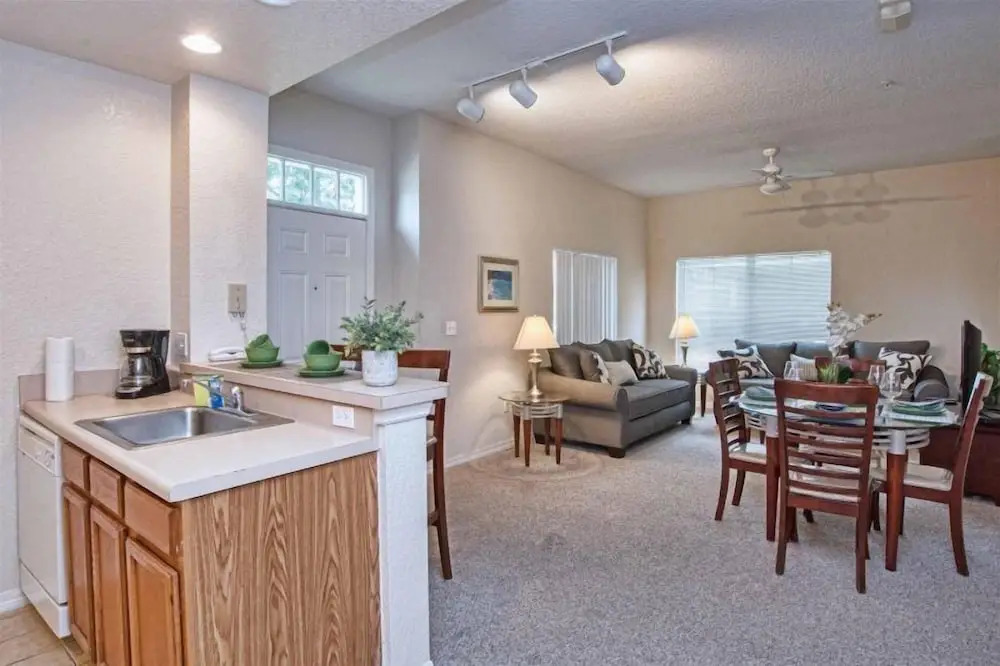 Great location 4Bed 3bth Townhouse with kids themed room