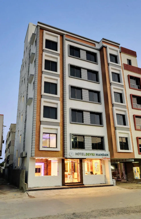Hotel Devkinandan