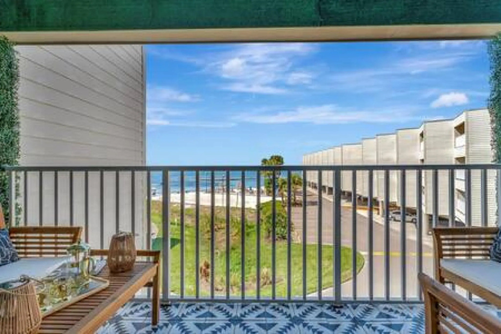 The Hemingway 2bd Tropical Elegance on the Water