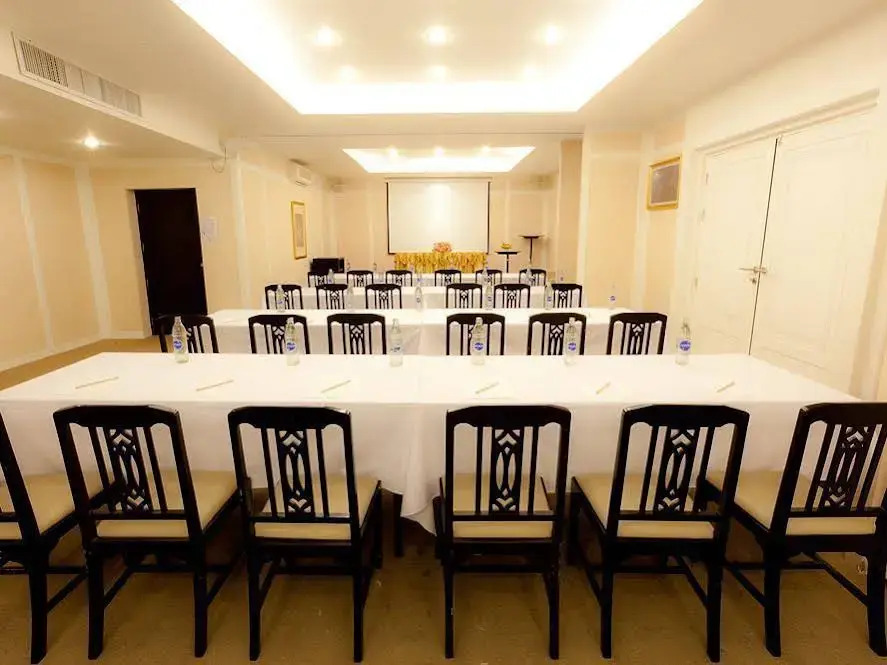 The Residence Airport & Spa