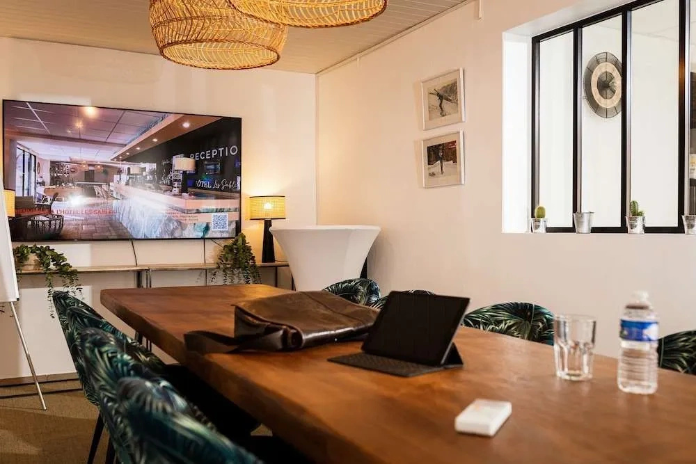 Hôtel Les Sables - Urban Style - by Logis Hotels