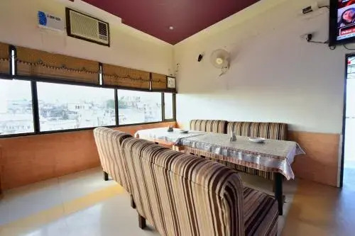 Hotel City Heart  By OYO Rooms