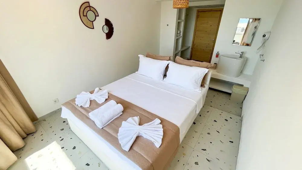 Thanos Hotel