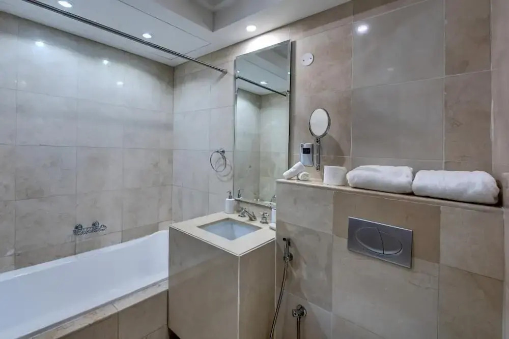 Durrani Homes - Unique Garden Apt at Souk Al Bahar besides Dubai Mall & Burjkhalifa with private jaccuzi