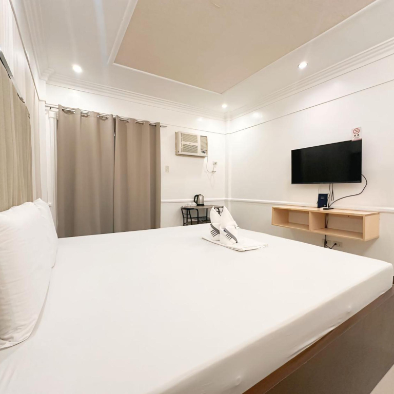 S&M Hotel