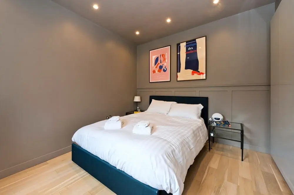 Contemporary Flat With Private Patio in Primrose Hill by UnderTheDoormat