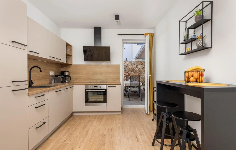 Beautiful Apartment in Cres With Wifi and 1 Bedrooms