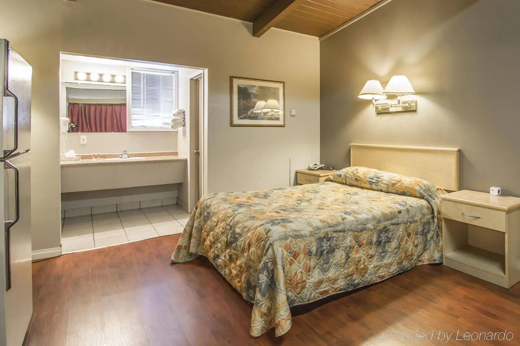 Econo Lodge Golden