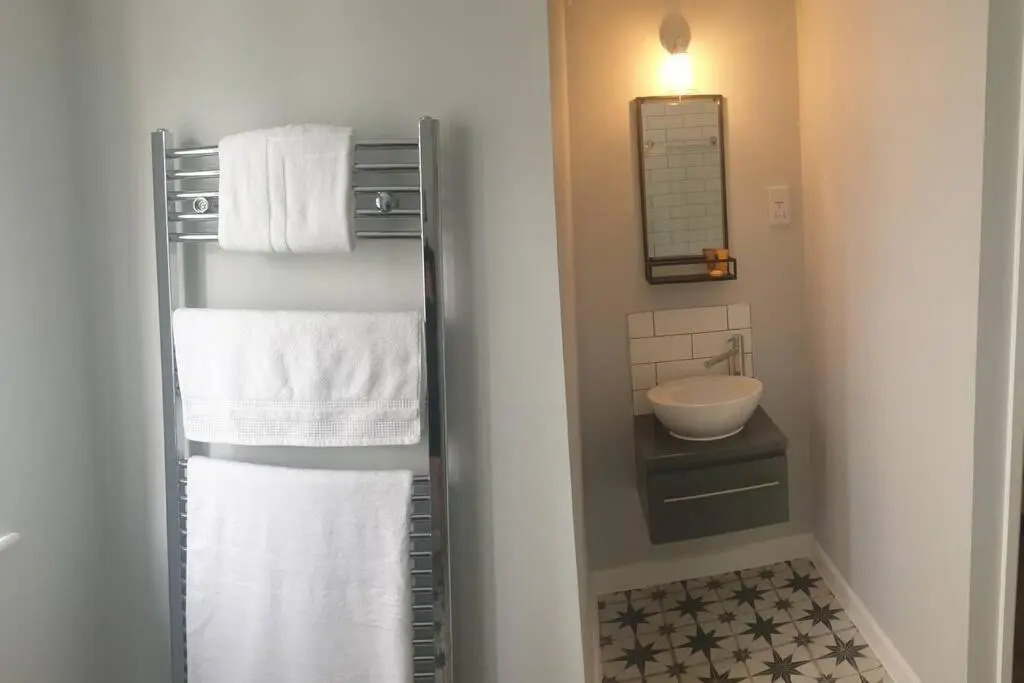 The Cube at No. 21. Modern & Stylish Getaway.