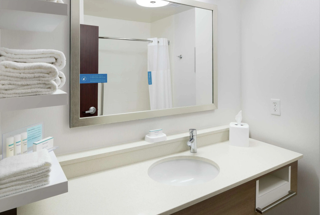 Hampton Inn & Suites Pensacola I-10 N at University Town Plaza